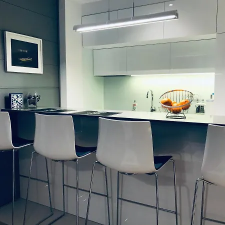 Slavna - Luxe & Wine By The Fortress Apartamento Belgrado