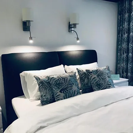 Apartamento Slavna - Luxe & Wine By The Fortress Belgrado